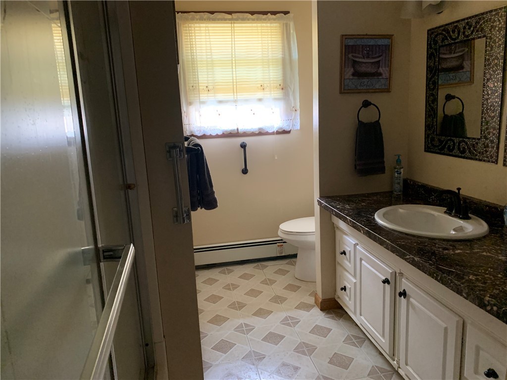 17 Burlingame Road Smithfield, RI 02917 - Photo 10 of 15 Full bath