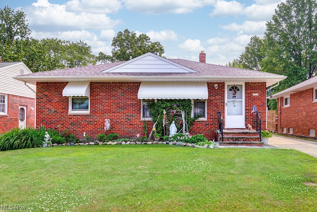 823 Pendley Road Willowick, OH 44095 - Photo 2 of 31