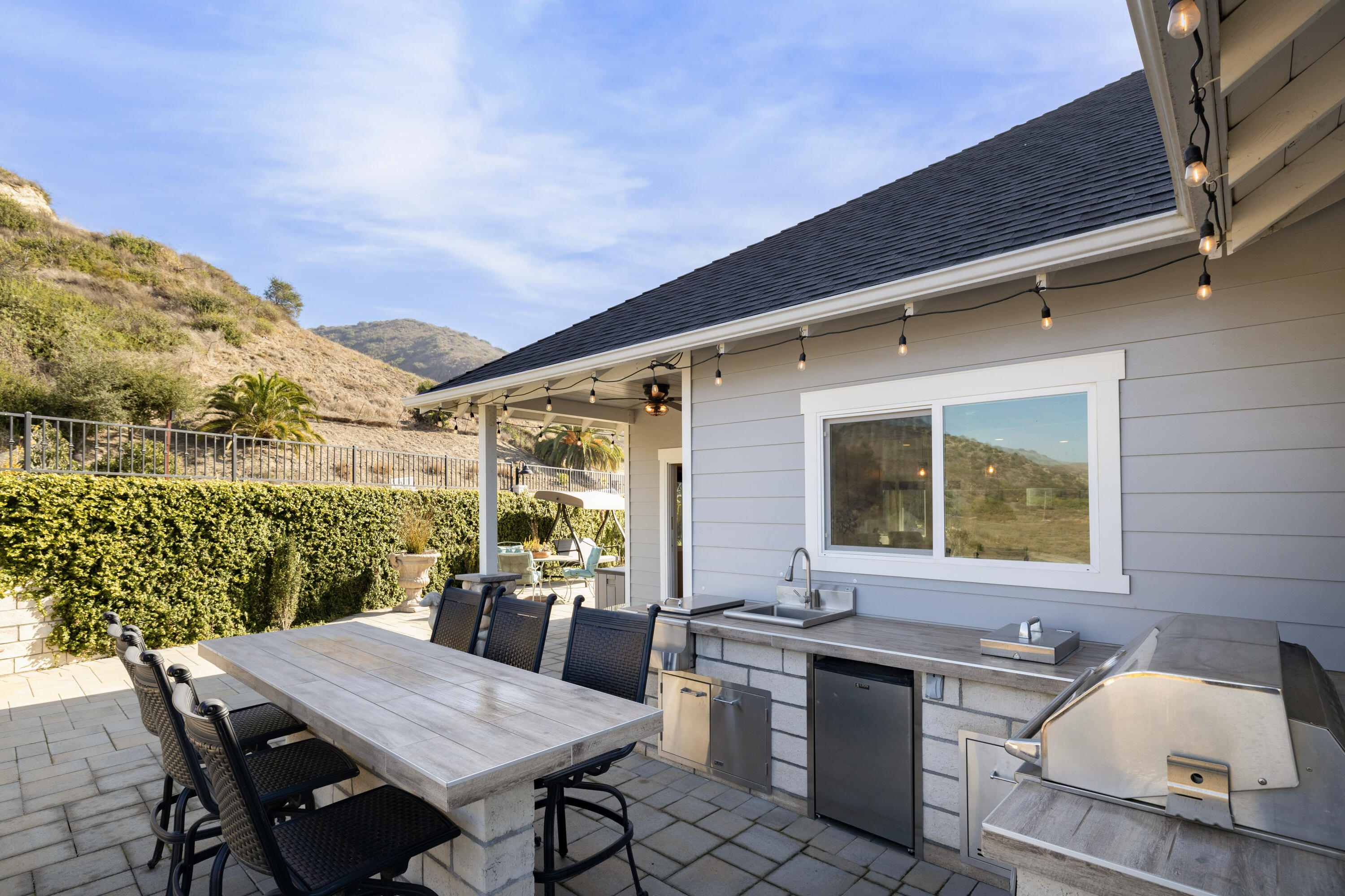 357 Los Cabos Lane Ventura, CA 93001 - Photo 8 of 35 Outdoor Kitchen