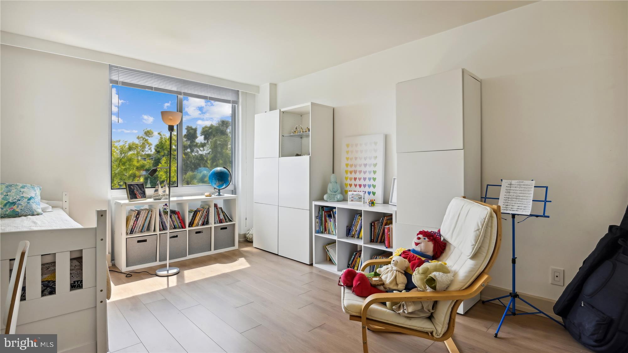 5101 River Road, Unit 602 Bethesda, MD 20816 - Photo 14 of 35 a living room with furniture and a flat screen tv