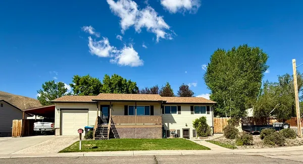 $344,999 | 2305 New Hampshire Street, Green River, WY 82935