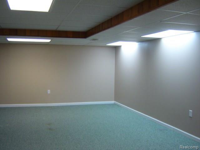 2188 London Bridge Drive Rochester, MI 48307 - Photo 17 of 19 2188 London Bridge INTERIOR & REAR 019.jpg