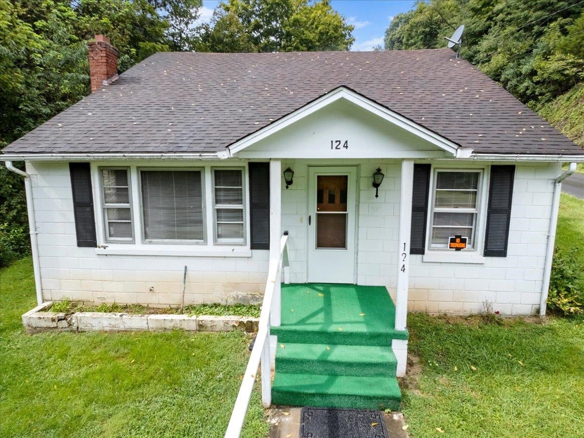 124 Big Branch Hollow Road Pembroke, VA 24136 - Photo 2 of 39 Gallery Image 2