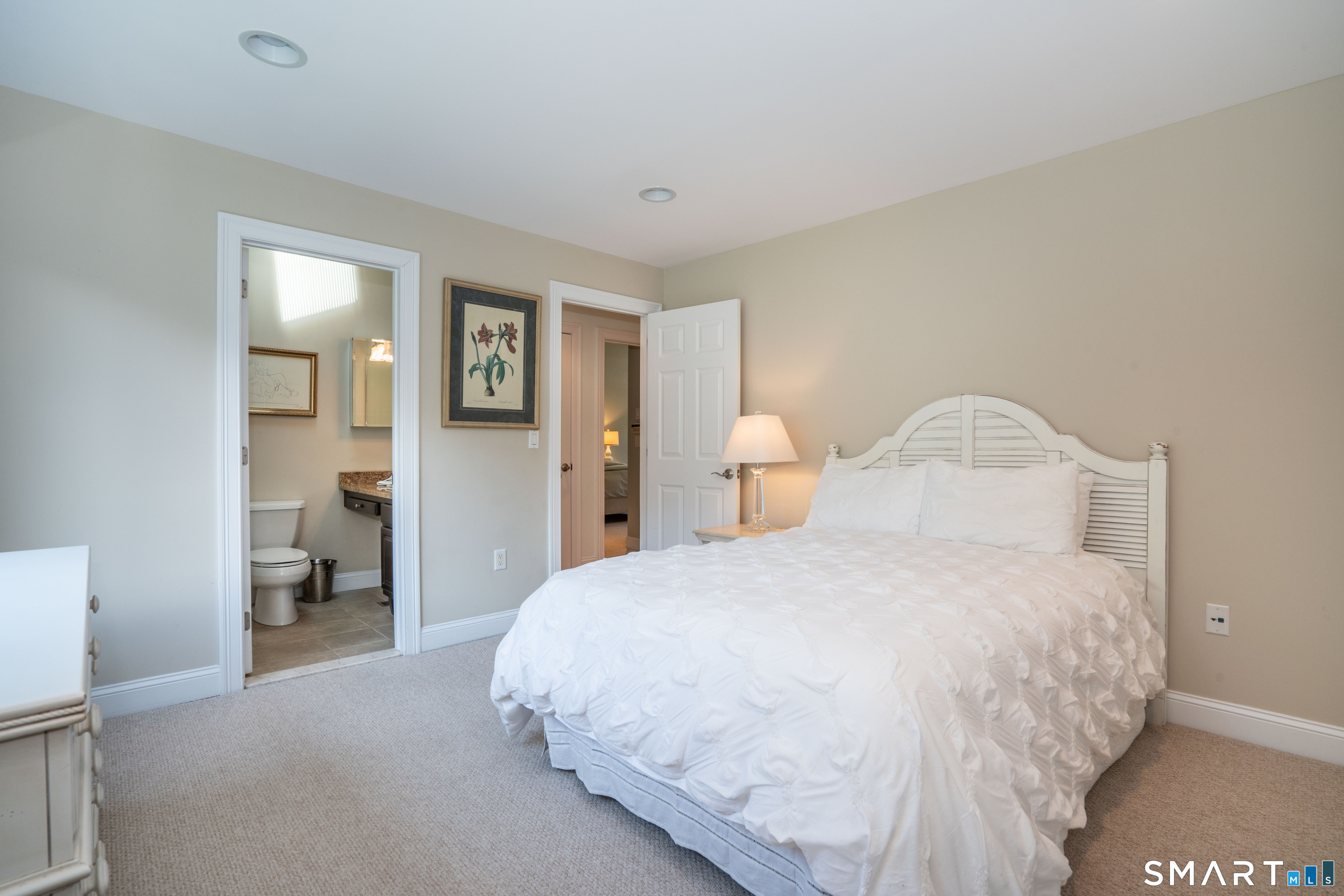 3 Morgan Place, Unit 3 Avon, CT 06001 - Photo 21 of 29 a bedroom with a bed and a lamp