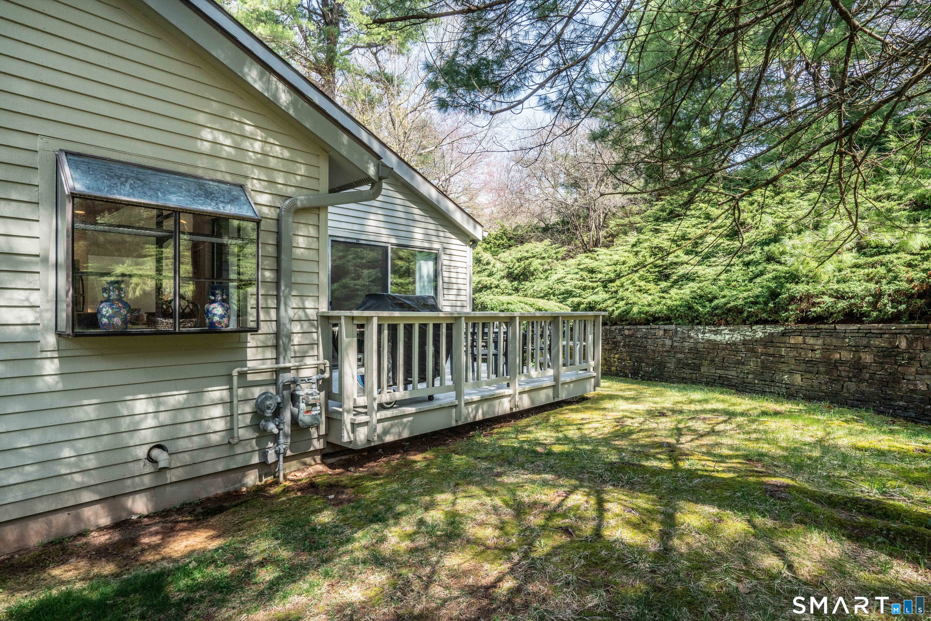 3 Morgan Place, Unit 3 Avon, CT 06001 - Photo 28 of 29 a backyard of a house