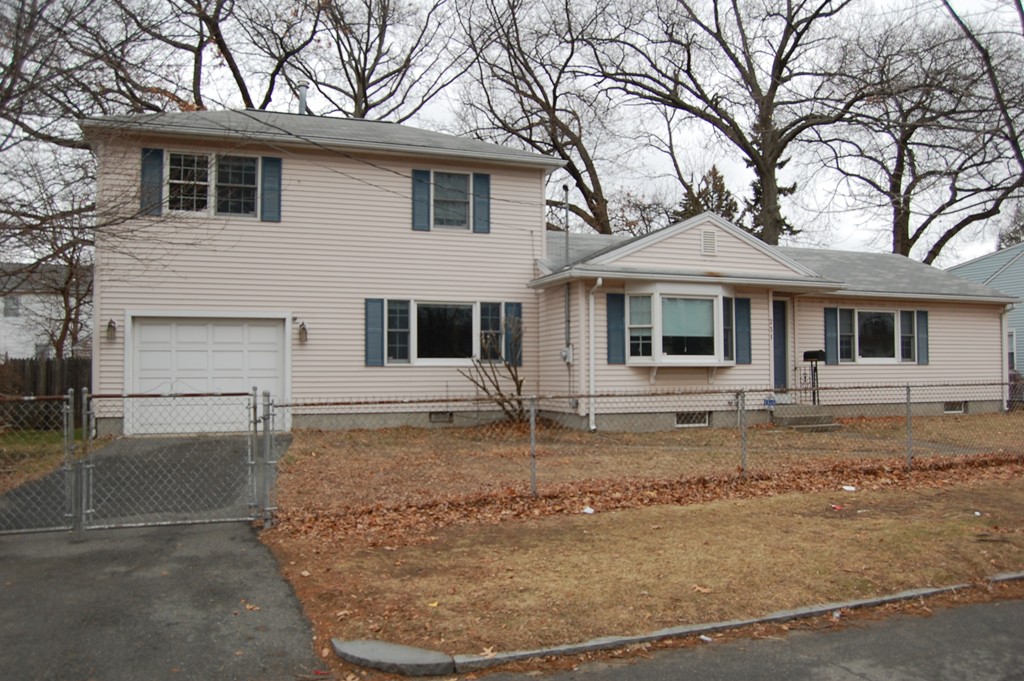 231 Merrimac Avenue Springfield, MA 01104 - Photo 2 of 30 Gallery Image 2