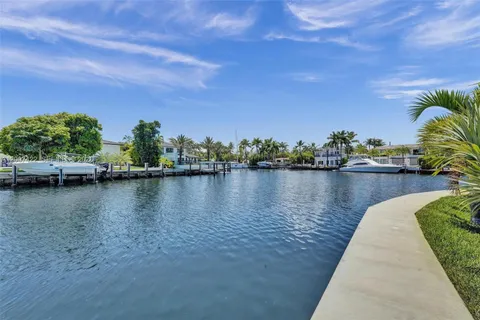 $229,900 | 455 Paradise Isle Boulevard, Unit 104, Hallandale Beach, FL 33009