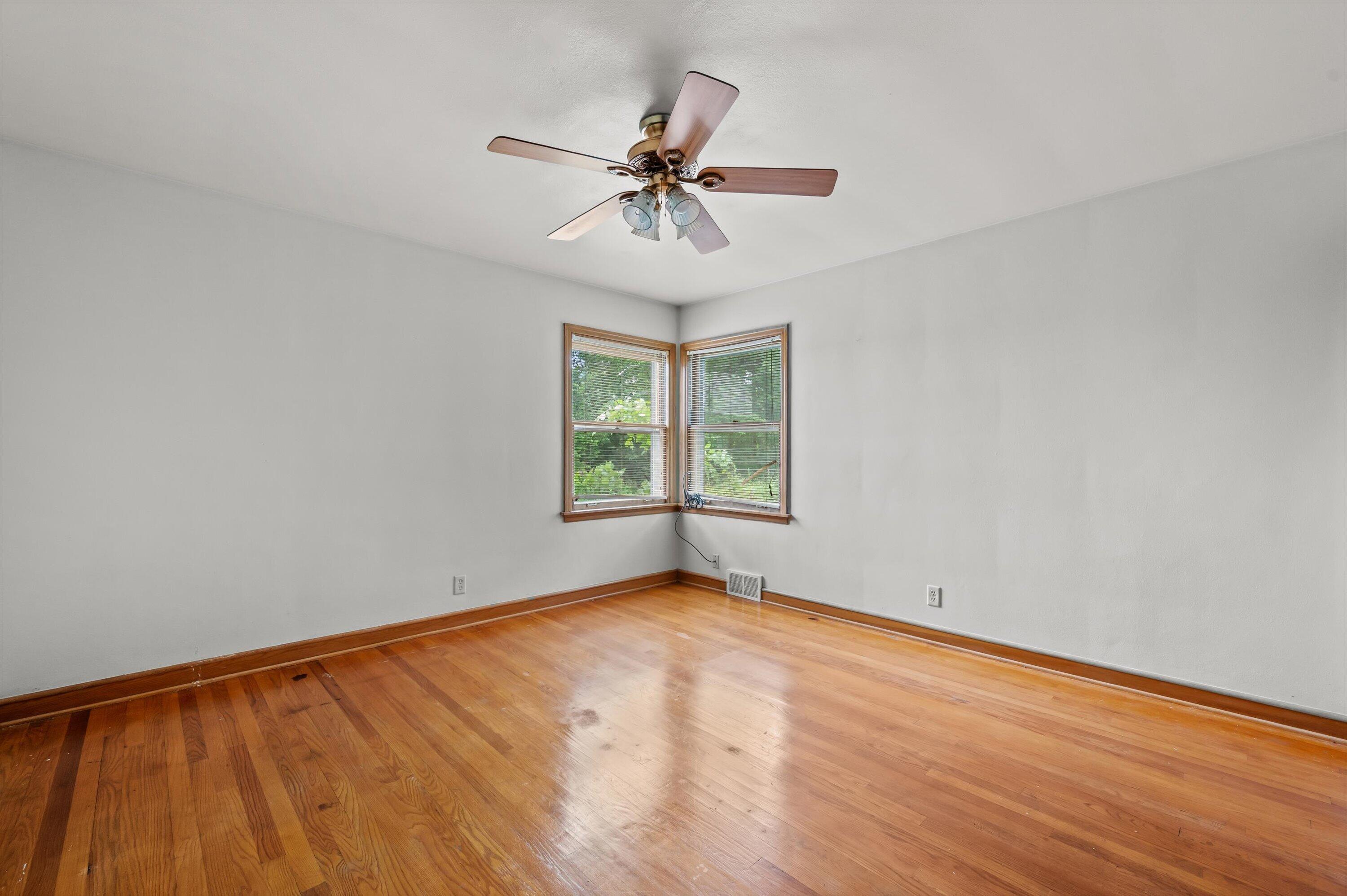 3366 South 35th Street Milwaukee, WI 53215 - Photo 14 of 31 14-DSC6393