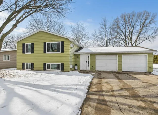$305,000 | 807 West Gruenwald Avenue, Oshkosh, WI 54901