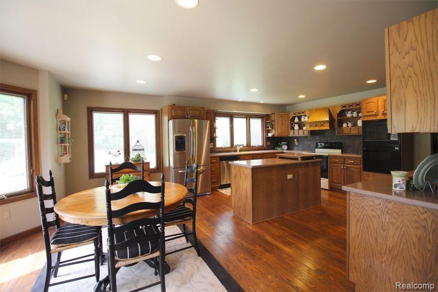 62063 Wolcott Road Ray, MI 48096 - Photo 14 of 53 Kitchen 3.jpg