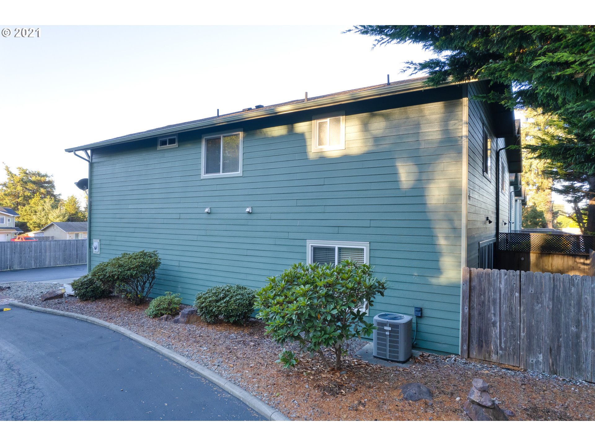 815 Old County Road, Unit 11 Brookings, OR 97415 - Photo 4 of 31 Gallery Image 4
