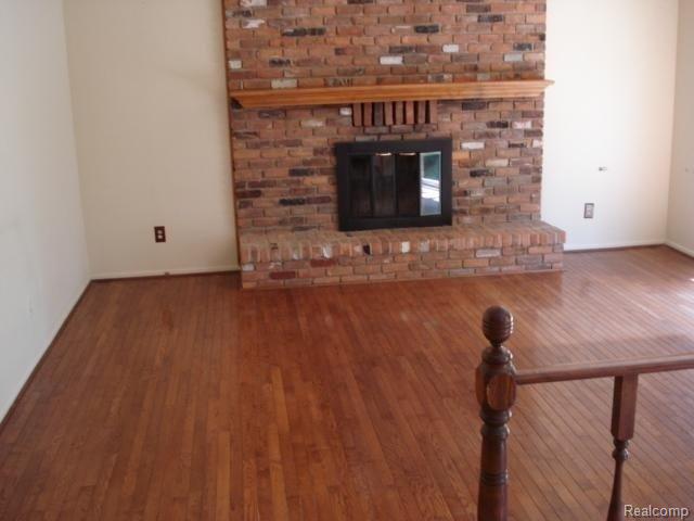 15720 17 Mile Road Clinton Township, MI 48038 - Photo 3 of 8 family room