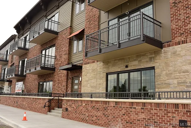 $275,000 | 218 Mulberry Street, Jeffersonville, IN 47130