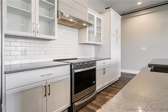 $275,000 | 218 Mulberry Street, Jeffersonville, IN 47130