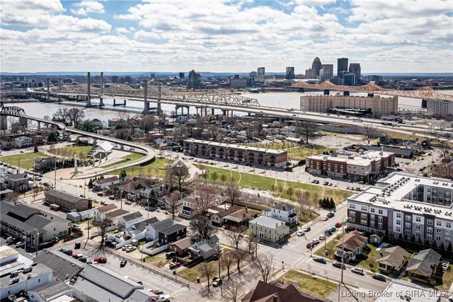 $275,000 | 218 Mulberry Street, Jeffersonville, IN 47130