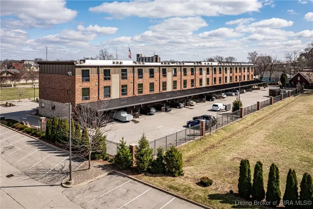 $275,000 | 218 Mulberry Street, Jeffersonville, IN 47130