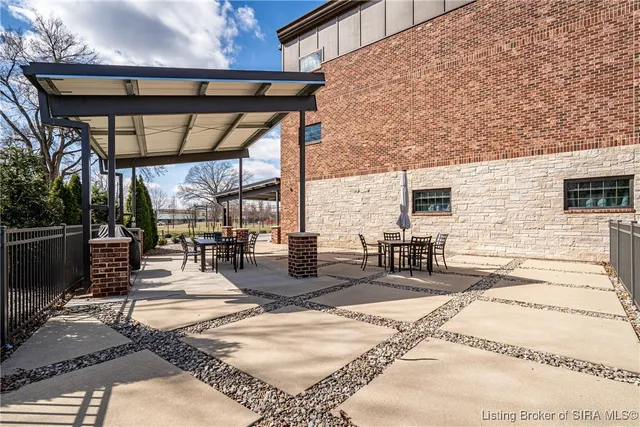 $275,000 | 218 Mulberry Street, Jeffersonville, IN 47130