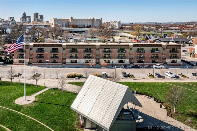 $275,000 | 218 Mulberry Street, Jeffersonville, IN 47130