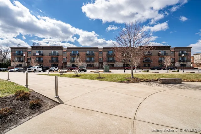 $275,000 | 218 Mulberry Street, Jeffersonville, IN 47130