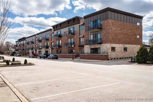 $275,000 | 218 Mulberry Street, Jeffersonville, IN 47130