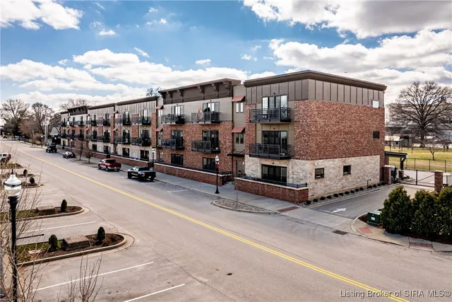 $275,000 | 218 Mulberry Street, Jeffersonville, IN 47130