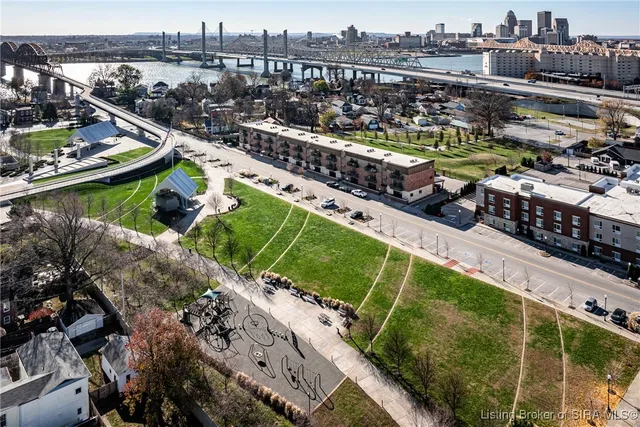 $275,000 | 218 Mulberry Street, Jeffersonville, IN 47130