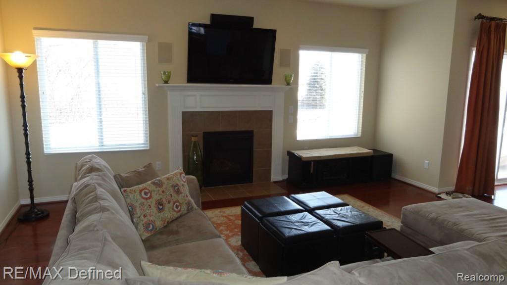 3254 Fantail Drive Rochester, MI 48309 - Photo 17 of 46 Open & light filled Family room with Gas fireplace