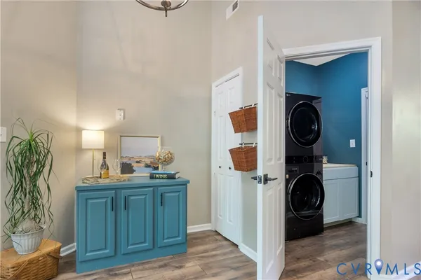 a view of living room washer and dryer