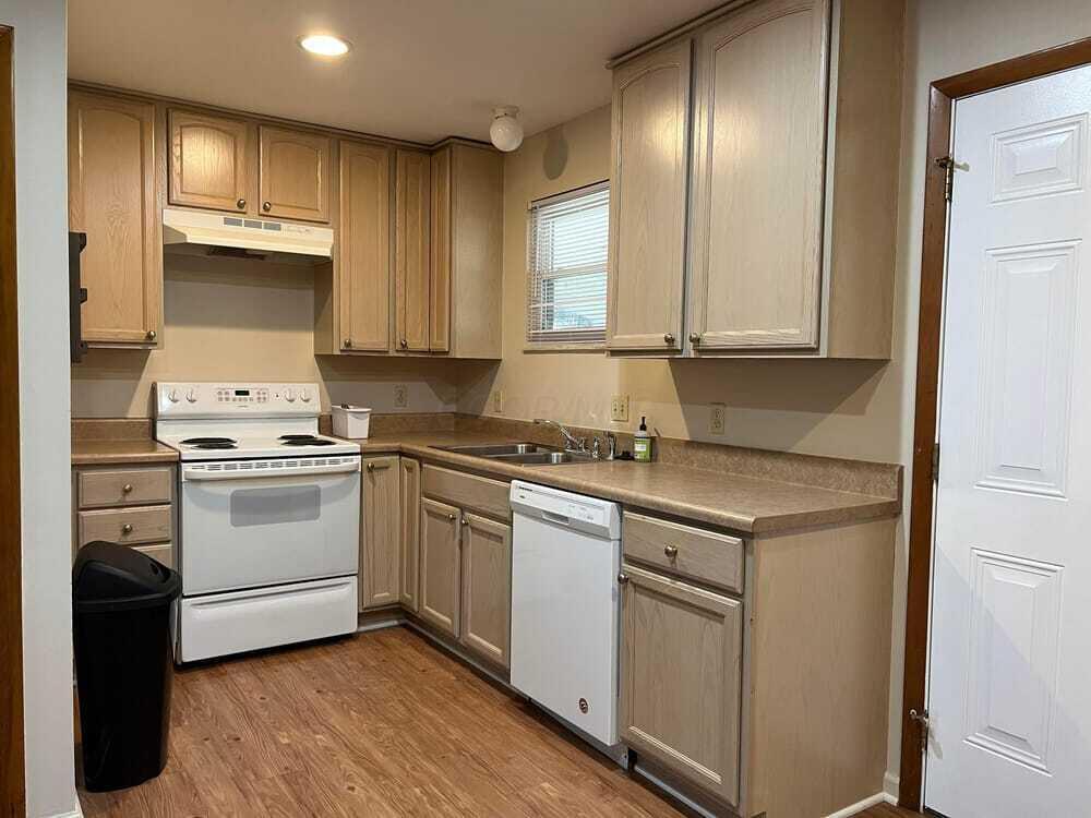 1453 Norma Road Columbus, OH 43229 - Photo 4 of 14 Kitchen