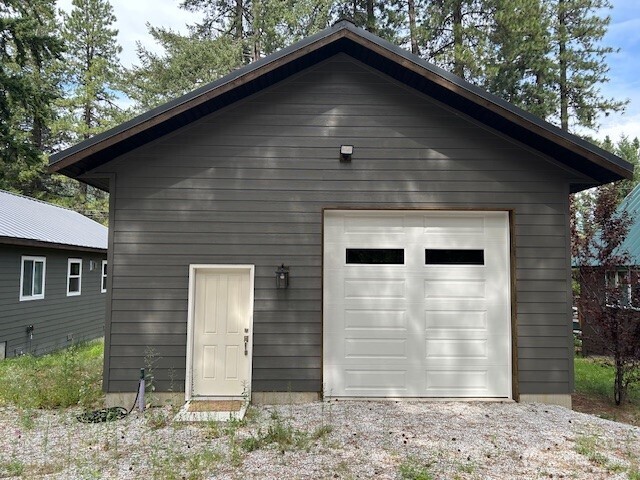 3016 Memory Lane Leavenworth, WA 98826 - Photo 18 of 19 a front view of a house with a yard