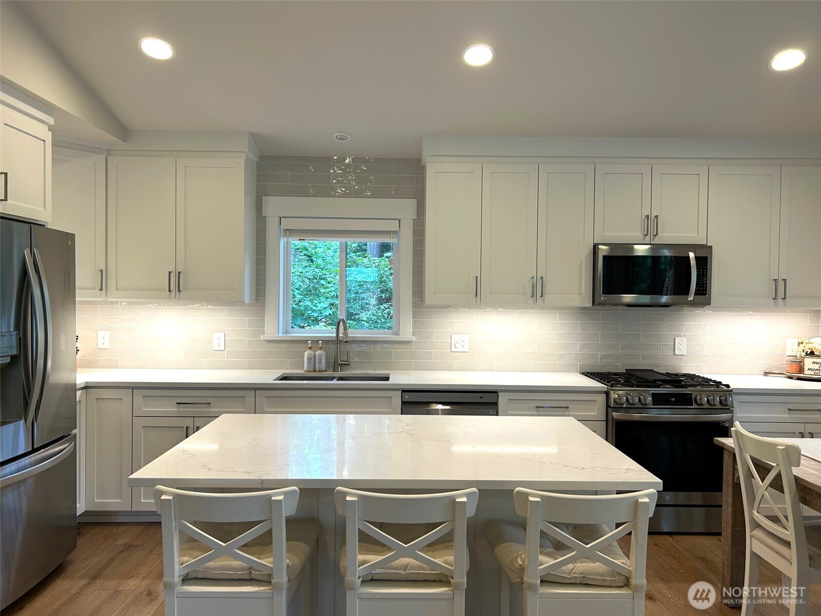 3016 Memory Lane Leavenworth, WA 98826 - Photo 5 of 19 a kitchen with a stove a sink and a refrigerator