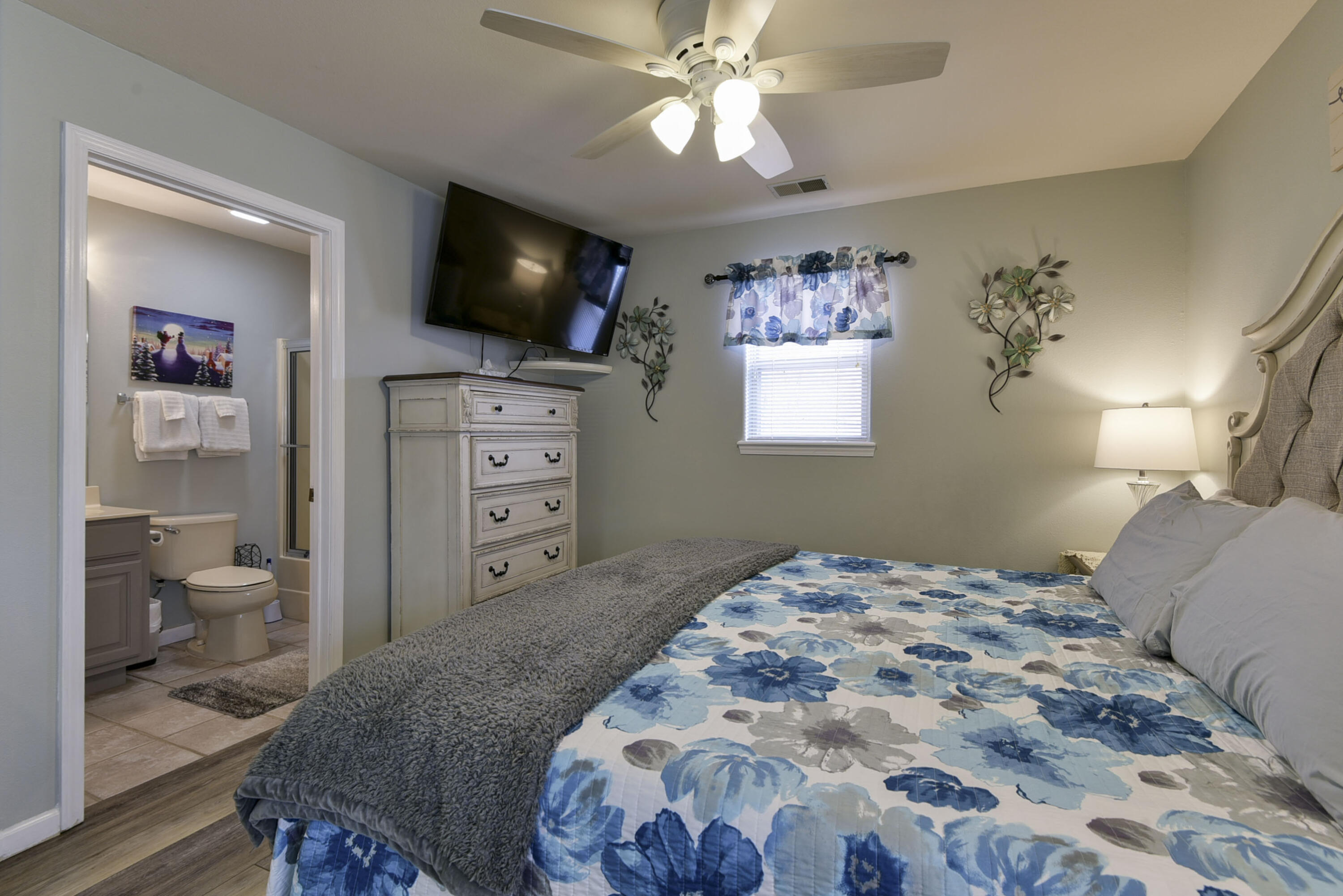 154 Oak Lane, Unit 154 Reeds Spring, MO 65737 - Photo 13 of 21 Master Bedroom