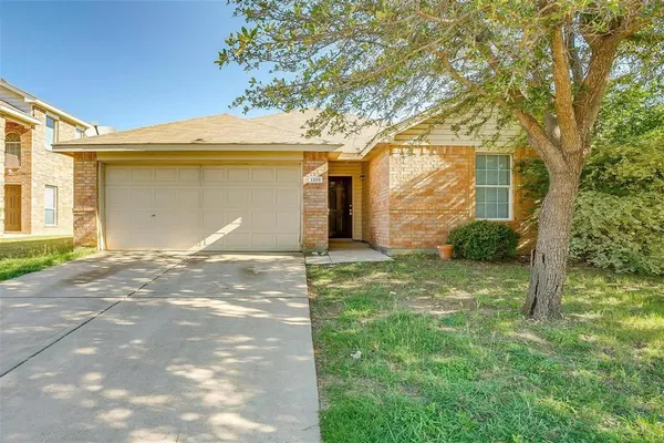$1,800 | 1108 West Cottonwood Drive, Crowley, TX 76036