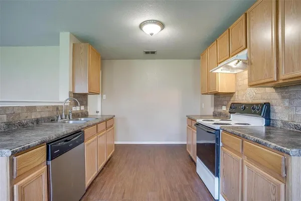 $1,800 | 1108 West Cottonwood Drive, Crowley, TX 76036