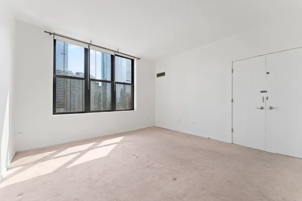 $525,000 | 330 North Jefferson Street, Unit 1704, Chicago, IL 60661