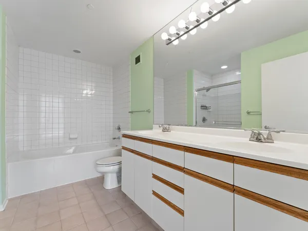 $525,000 | 330 North Jefferson Street, Unit 1704, Chicago, IL 60661