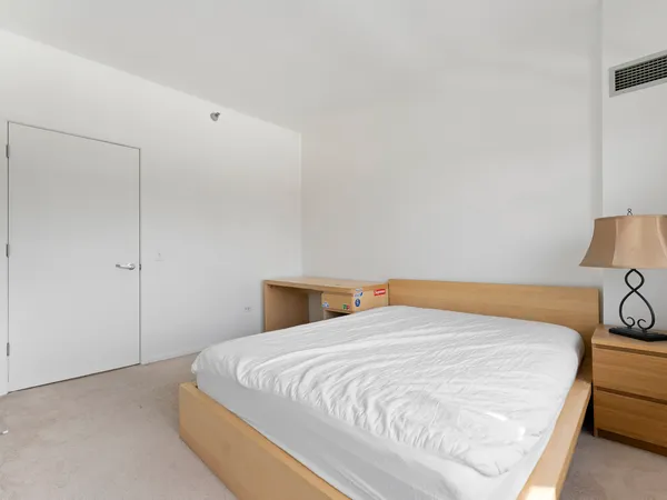 $525,000 | 330 North Jefferson Street, Unit 1704, Chicago, IL 60661