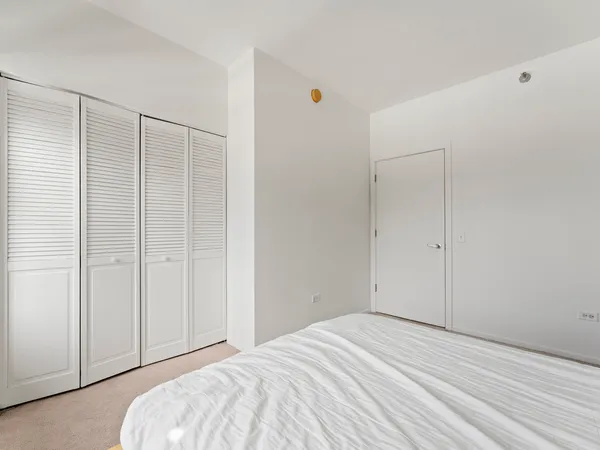 $525,000 | 330 North Jefferson Street, Unit 1704, Chicago, IL 60661