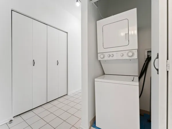 $525,000 | 330 North Jefferson Street, Unit 1704, Chicago, IL 60661