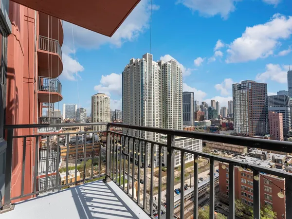 $525,000 | 330 North Jefferson Street, Unit 1704, Chicago, IL 60661