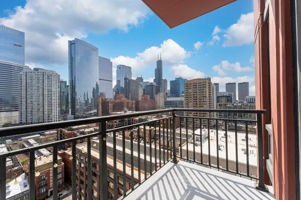 $525,000 | 330 North Jefferson Street, Unit 1704, Chicago, IL 60661