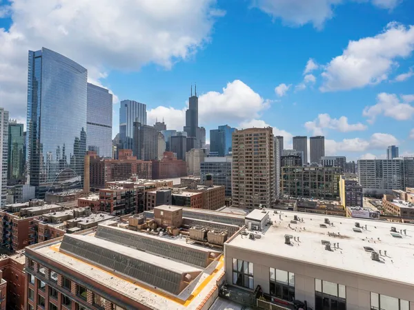 $525,000 | 330 North Jefferson Street, Unit 1704, Chicago, IL 60661