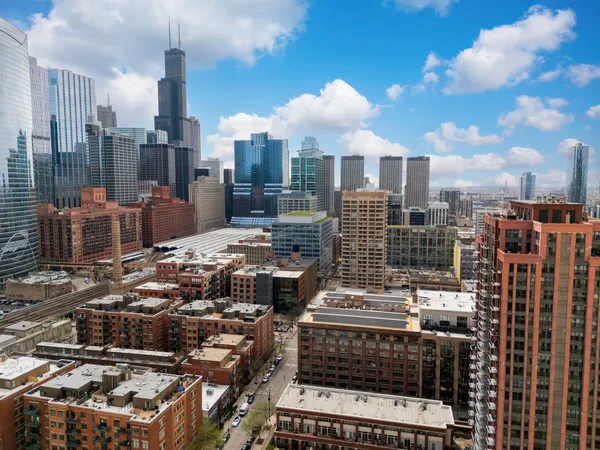 $525,000 | 330 North Jefferson Street, Unit 1704, Chicago, IL 60661