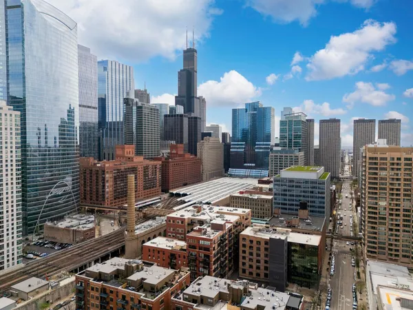 $525,000 | 330 North Jefferson Street, Unit 1704, Chicago, IL 60661