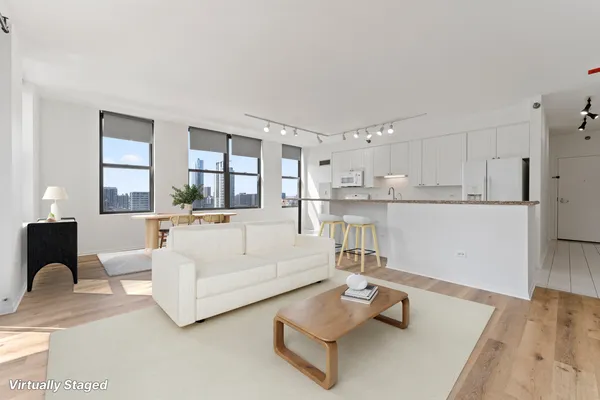 $525,000 | 330 North Jefferson Street, Unit 1704, Chicago, IL 60661