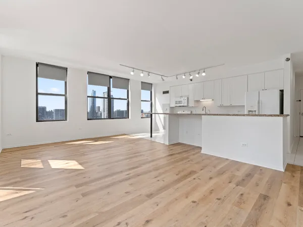 $525,000 | 330 North Jefferson Street, Unit 1704, Chicago, IL 60661