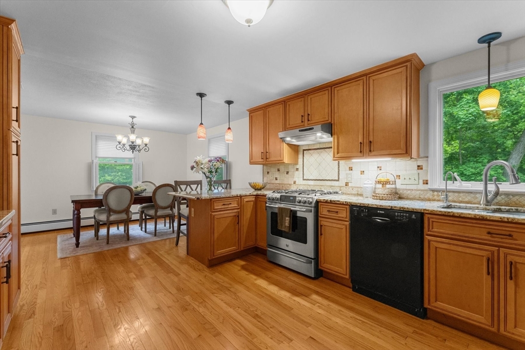 41 A Hunnewell Street Wellesley, MA 02481 - Photo 6 of 21