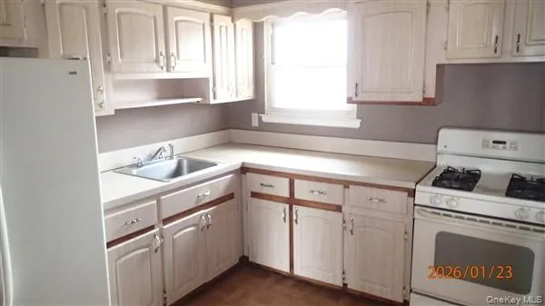 $449,900 | 334 Robbins Street, Lindenhurst, NY 11757