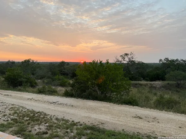 $420,000 | 344 East E Cr, Knippa, TX 78870