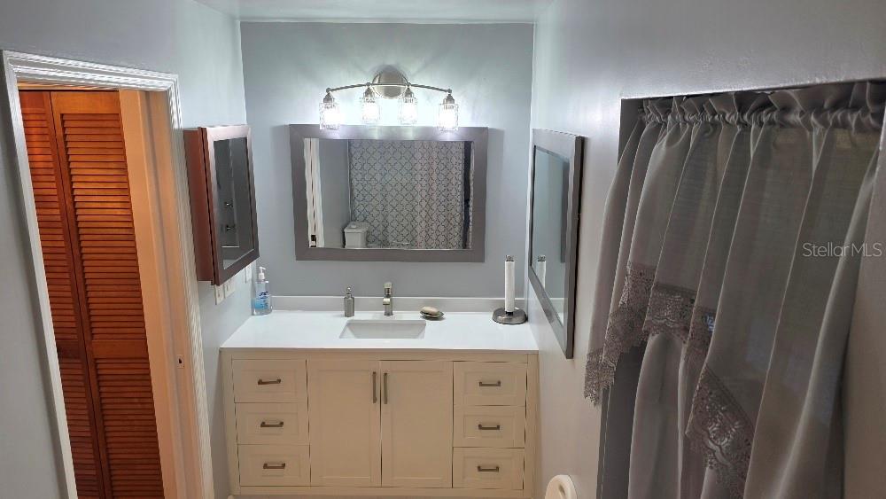 70 Furness Place Palm Coast, FL 32137 - Photo 15 of 30 a bathroom with double vanity and a mirror